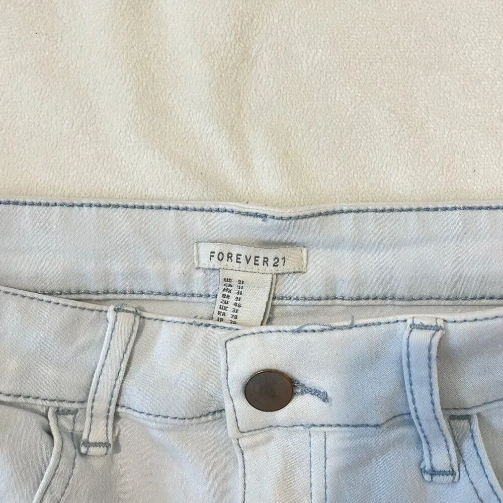 F21 Light Wash Boyfriend Jeans